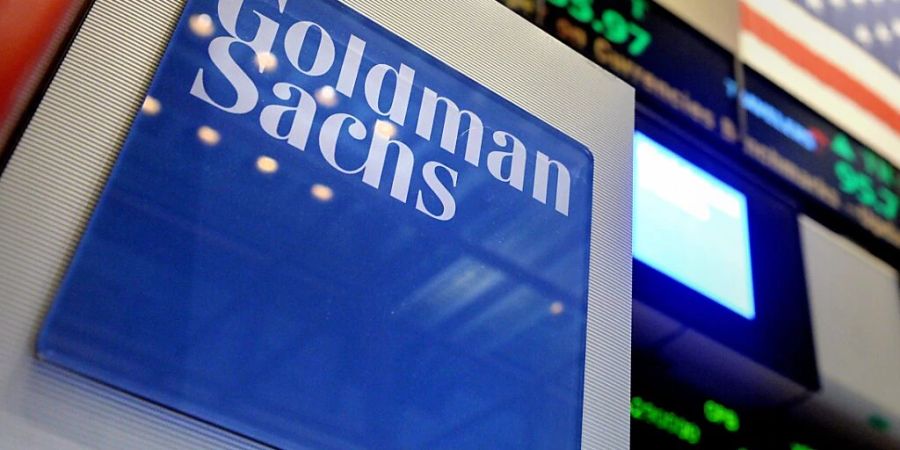 Die US-Investmentbank Goldman Sachs hat angesichts schwächerer Erlöse im Handelsgeschäft im vierten Quartal einen Gewinneinbruch erlitten. (Archivbild)