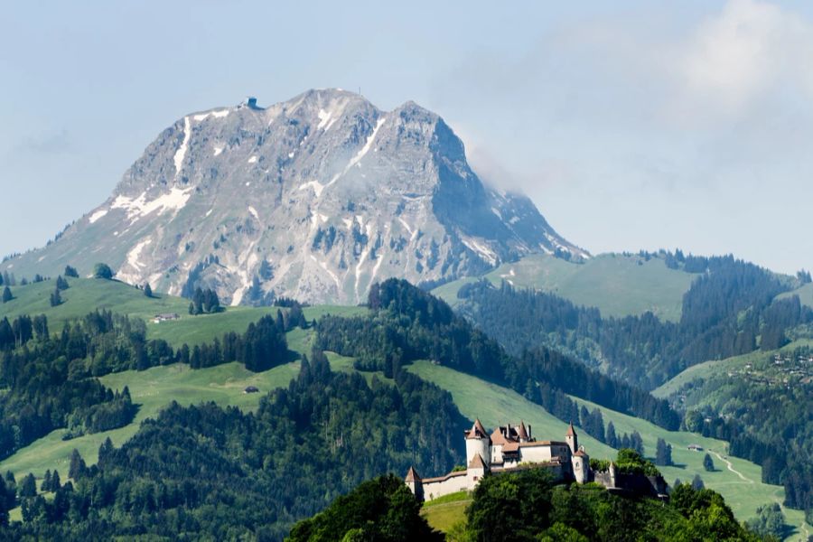 Die Burg von Gruyères FR am Fusse des Moléson.