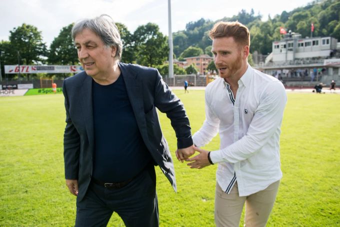 Angelo Renzetti mit dem damaligen Lugano-Trainer Guillermo Abascal. Renzetti Abascal Lugano FCB