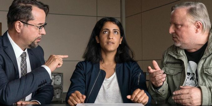 «Tatort: Des Teufels langer Atem»: Annika Kröger (Banafshe Hourmazdi) hat genug von Boerne (Jan Josef Liefers) und Thiel (Axel Prahl, r). Tatort