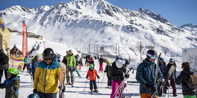 Der Tourismus in der Schweiz, namentlich in der Wintersaison, dürfte sich nach Ansicht des St. Galler Professors für Tourismus, Christian Laesser, weiter erholen. Der Tourismus in der Schweiz, namentlich in der Wintersaison, dürfte sich nach Ansicht des St. Galler Professors für Tourismus, Christian Laesser, weiter erholen.