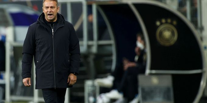 Bundestrainer Hansi Flick coacht seine Elf während der Partie gegen Israel. Bundestrainer Hansi Flick coacht seine Elf während der Partie gegen Israel.