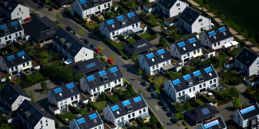 Dächer mit Solaranlagen in Düsseldorf