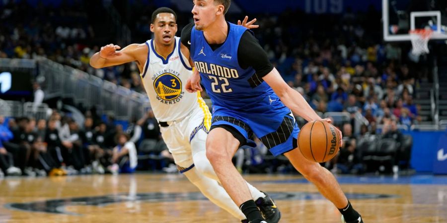 Orlandos Franz Wagner (r) in Aktion gegen Jordan Poole von Golden State.