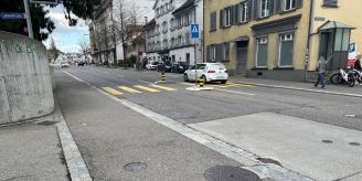 Stadt St. Gallen - Auto kollidiert mit Velofahrer