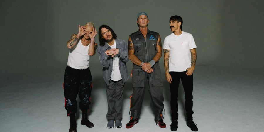 Flea (Bass, l-r), John Frusciante (Gitarre), Chad Smith (Schlagzeug) und Anthony Kiedis (Gesang) sind die Red Hot Chili Peppers.