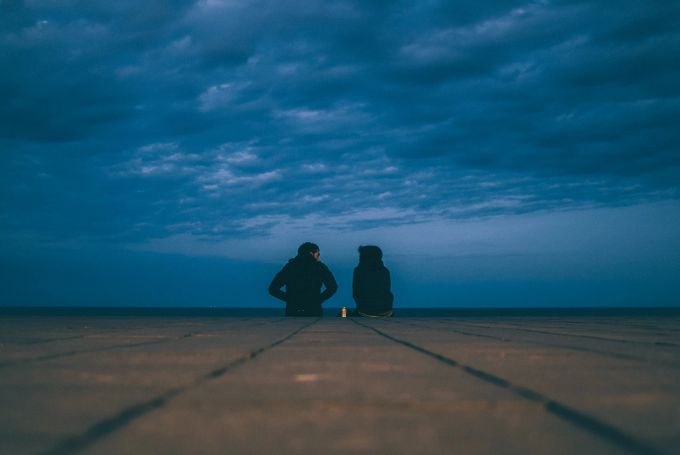 Ein Gespräch mit dem Partner hilft, die Situation zu klären. Ein Paar
