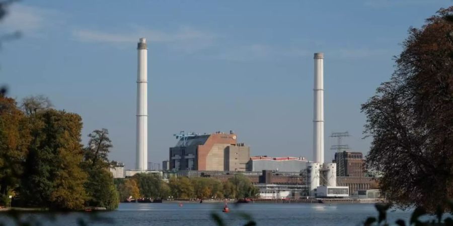 Das Heizkraftwerk Klingenberg an der Rummelsburger Bucht in Berlin (Archivbild). Foto: Jens Kalaene/dpa-Zentralbild/ZB