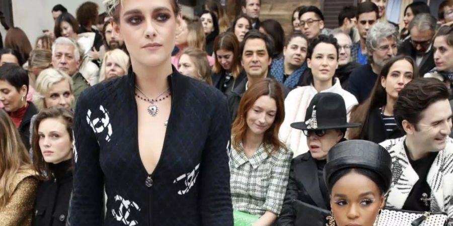 Janelle Monáe (r) und Kristen Stewart bei der Präsentation der Herbst-Winter 2019/2020 Ready-to-Wear-Kollektion von Chanel. Foto: Thibault Camus