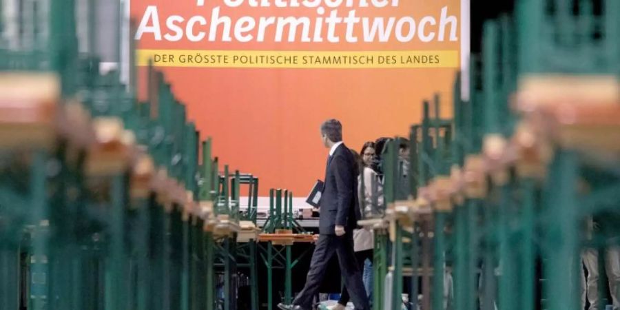 Längst ist der politische Aschermittwoch ein mediales Politspektakel, das keine Partei, die etwas auf sich hält, auslassen kann. Foto: Marijan Murat/Archiv