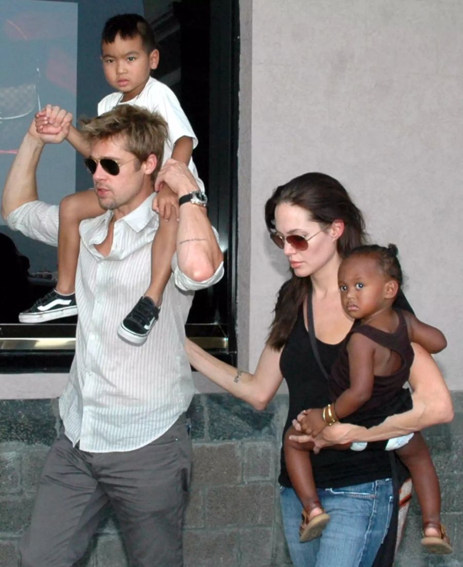 Ein Bild aus vergangenen Zeiten: Brad Pitt und Angelina mit den beiden Kindern Zahara und Maddox.