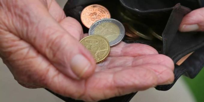 Berlin - Viele Frauen fürchten finanzielle Abhängigkeit im Alter