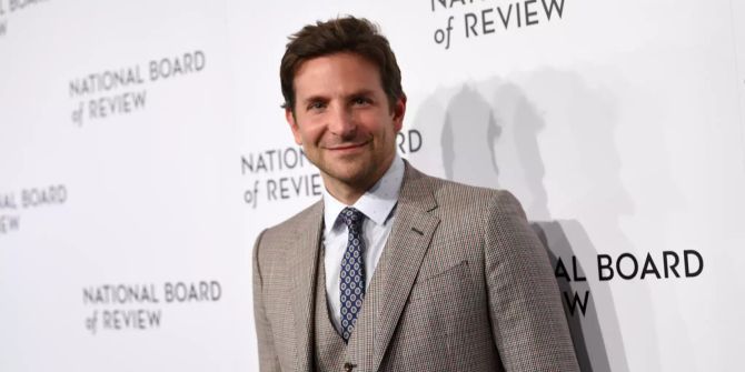 Bradley Cooper im Anzug.