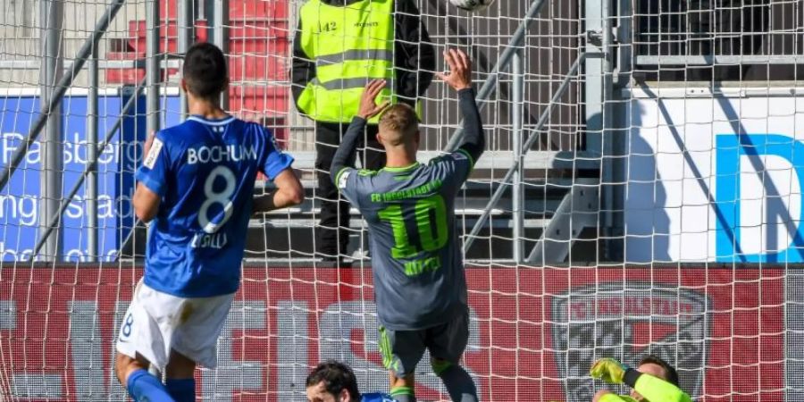 Sonny Kittel (2. v.l.) trifft zum 1:0 für Ingolstadt. Foto: Armin Weigel