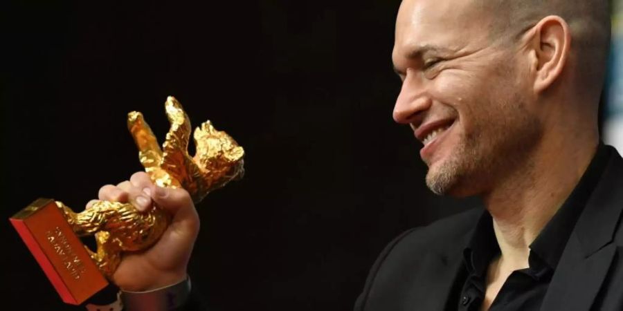 Ein Goldener Bär für Nadav Lapid. Foto: Jens Kalaene