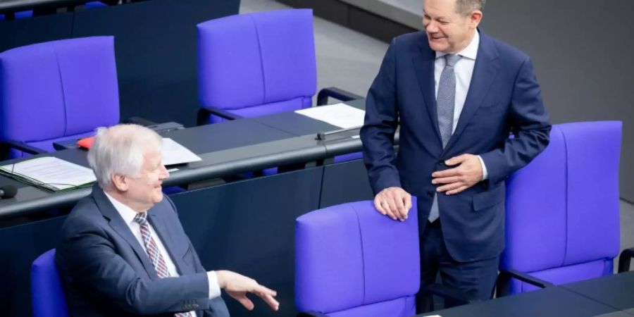 Seehofer (l.) und Scholz