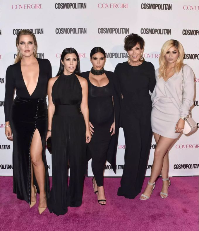 Khloe, Kourtney und Kim Kardashian mit Kris und Kylie Jenner (von links nach rechts). Kylie Jenner