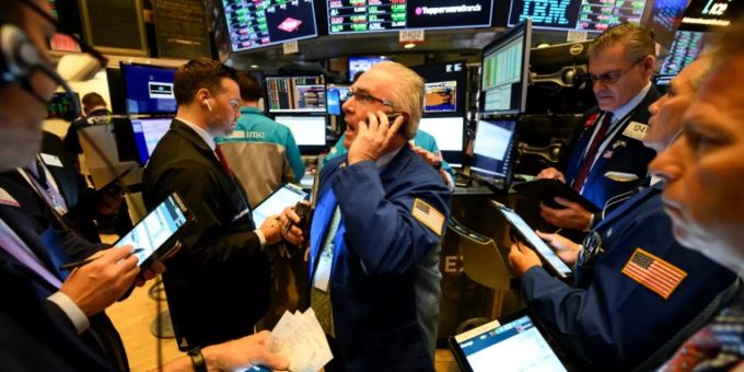 Trader an der Wall Street. Der Dow Jones Industrial Average stieg auf den Höchststand seit Dezember. (Symbolbild) Wall Street