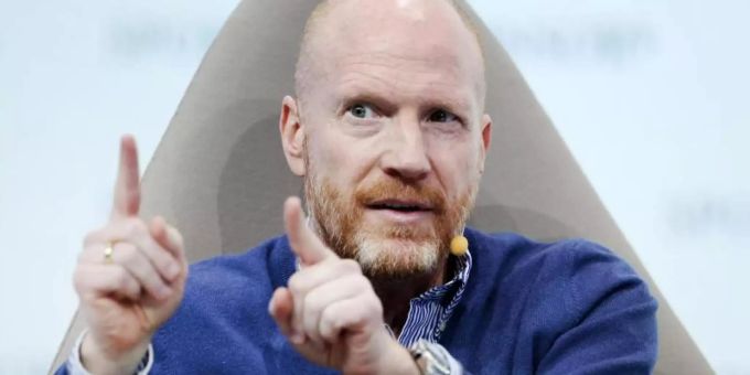 Matthias Sammer weiss wie der Hase im Transfer-Geschäft läuft und ist überzeugt, dass die Bayern-Bosse «nur abwarten». Bayern München Matthias Sammer