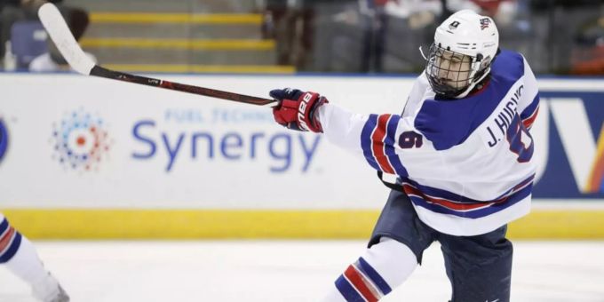 Jack Hughes steht für die Eishockey-Weltmeisterschaft in der Slowakei im Kader der USA. Eishockey-Weltmeisterschaft