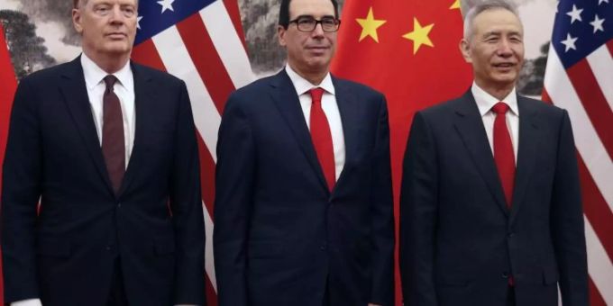 Liu He (r) reist erneut in die USA, um mit Steven Mnuchin (M) und Robert Lighthizer zu verhandeln. Foto: Andy Wong/AP POOL Liu He (r) reist erneut in die USA, um mit Steven Mnuchin (M) und Robert Lighthizer zu verhandeln. Foto: Andy Wong/AP POOL