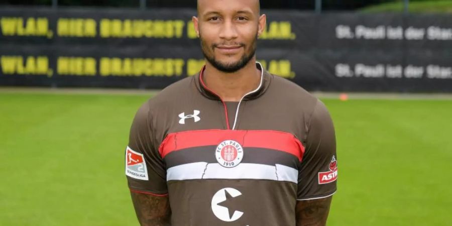 Christopher Avevor und der FC St. Pauli haben die Zusammenarbeit vertraglich bis zum 2023 verlängert. Foto: Axel Heimken