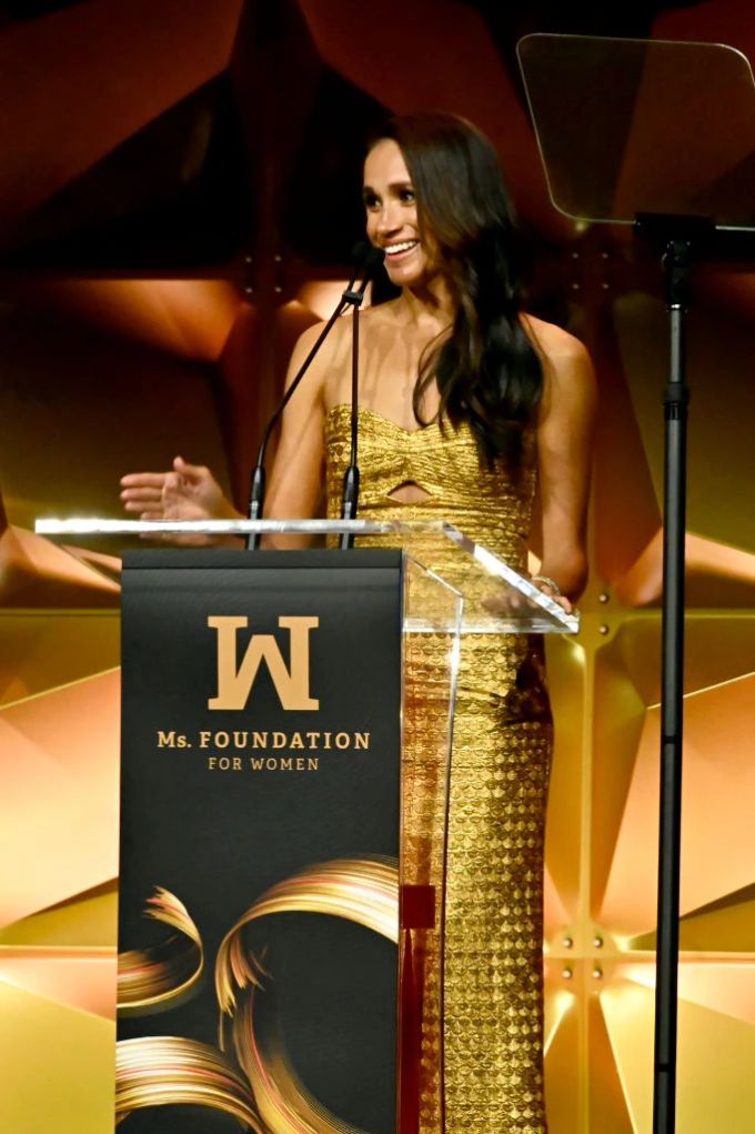 Meghan erhielt zuvor an der «Woman of Vision»-Gala einen Award. Meghan Markle prinz harry
