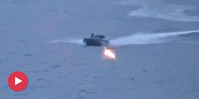 Im Video - Hier greifen Wasser-Drohnen Putins Spionage-Kriegsschiff an