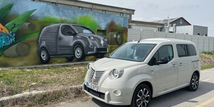 Berlingo Fourgonnette: Eine neue Frontpartie und geriffelte Planken machen den Umbau zu einem Nachfahren der legendären Wellblechente.