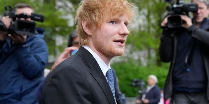 Ed Sheeran verlässt das New Yorker Bundesgericht, nachdem er seinen Prozess gewonnen hat. Ed Sheeran verlässt das New Yorker Bundesgericht, nachdem er seinen Prozess gewonnen hat.