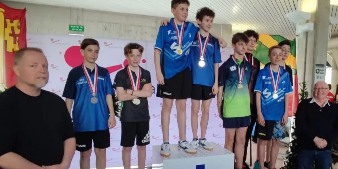 Die glücklichen Medaillengewinner der U15-Schweizermeisterschaft im Tischtennis Doppel. TTC Kirchberg