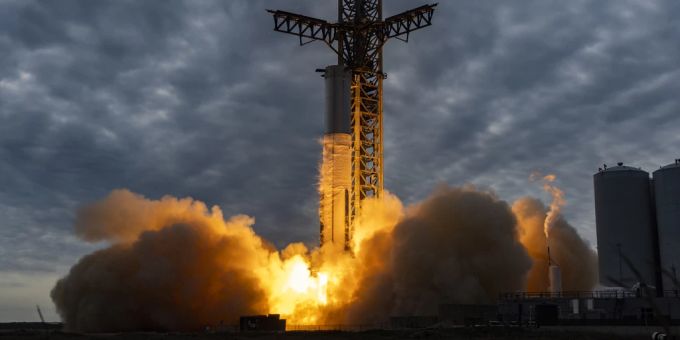 Ein Test der Zündung der Starship-Rakete von SpaceX im Februar 2023. Starship SpaceX