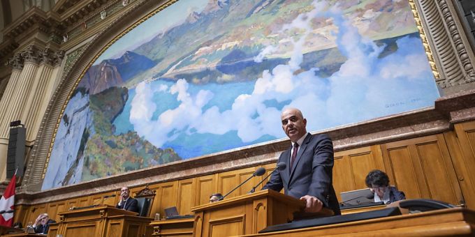 Auch der Bundesrat - im Bild Bundespräsident Alain Berset - wurde im Nationalrat nach dem CS-Debakel mit kritischen Voten eingedeckt. Auch der Bundesrat - im Bild Bundespräsident Alain Berset - wurde im Nationalrat nach dem CS-Debakel mit kritischen Voten eingedeckt.
