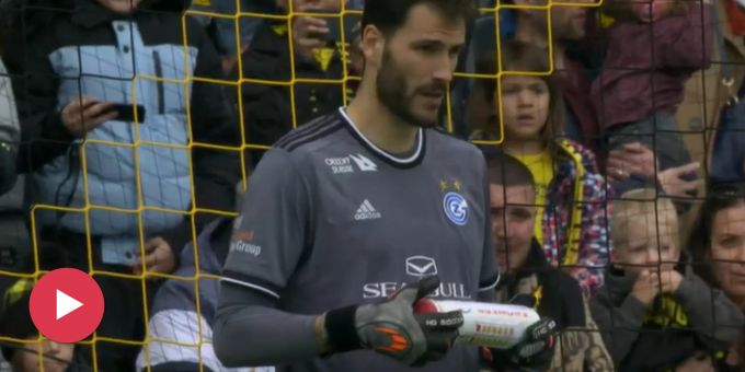 Video - Hier spickt GC-Goalie bei Itten-Penalty auf Flasche – und hält!