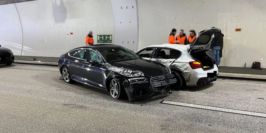 Eptingen BL/ A2/Belchentunnel: Kollision zwischen zwei Personenwagen