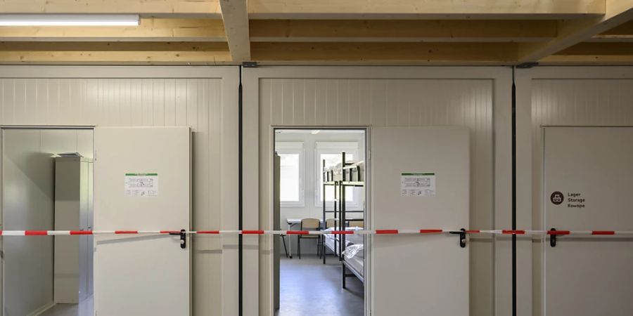 Wohncontainer werden zurzeit auf dem Viererfeld in der Stadt Bern zur Unterbringung Geflüchteter genutzt. (Archivbild)