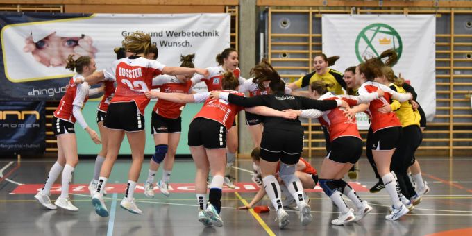 Grosser Jubel über die geschaffte Qualifikation für die Playoff-Halbfinals und den Europacup. Handballverein Herzogenbuchsee