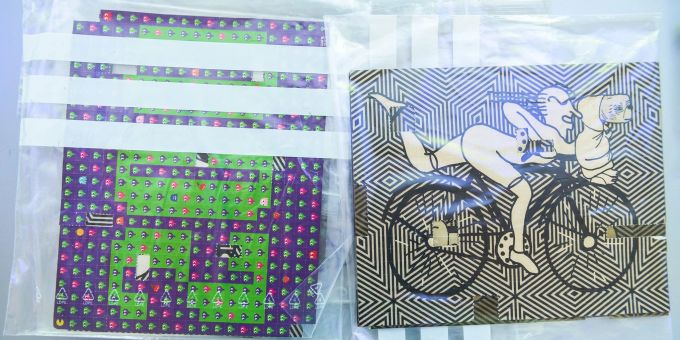 Sichergestellt: mit LSD beträufelte Pappe. Was eigentlich als Medikament gedacht war, wurde zur Freizeitdroge. lsd
