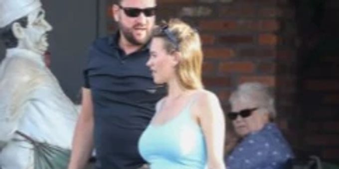 Sammeln Geld - Babybauch-Bilder von Wendlers Laura auf dem Schwarzmarkt