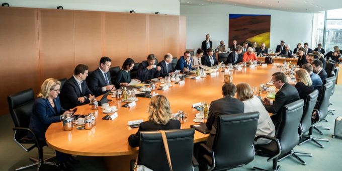 Eine Sitzung im Kanzleramt Ende April (Symbolbild). Flüchtlingsgipfel Deutschland