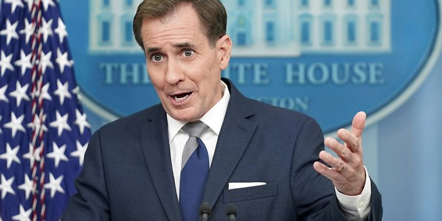 ARCHIV - John Kirby, Sprecher des Nationalen Sicherheitsrates, beantwortet die Frage eines Journalisten während einer Pressekonferenz im Weissen Haus. Russland und der Iran bauen nach Angaben der US-Regierung ihre militärische Kooperation aus. Foto: Patrick Semansky/AP/dpa