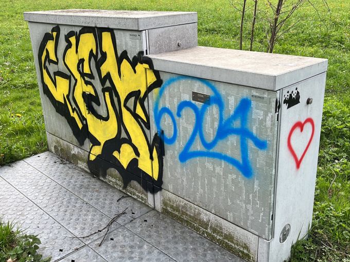 Der Jugendliche sprayte rote Herzen. Sprayer in Sempach