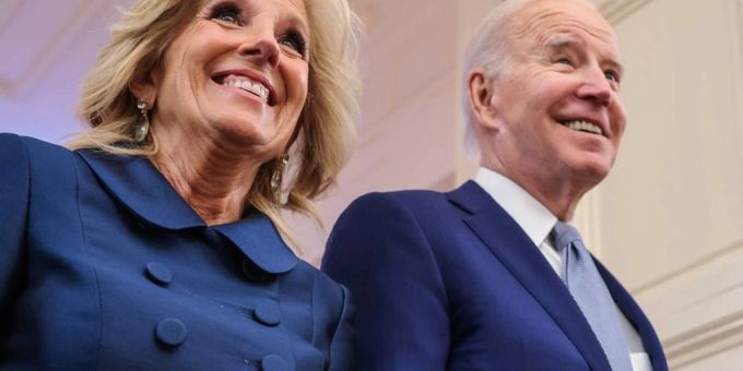Nach London - Jill Biden reist allein zu Krönung von König Charles III.