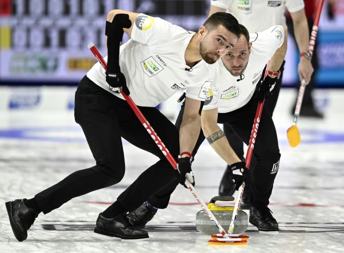 Sven Michel und Pablo Lachat während der WM in Ottawa. curling wm