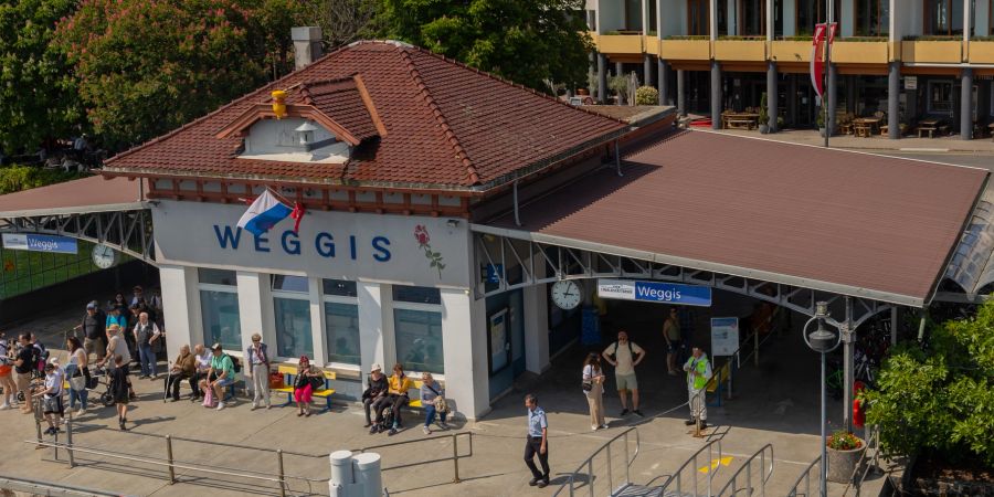 Die Schiffstation der Gemeinde Weggis. - Luzern