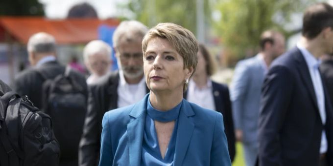 «Unser Maximalziel in den Verhandlungen mit den USA ist es, die Zölle in möglichst vielen Bereichen zu reduzieren oder ganz zu senken», sagte Bundespräsidentin Karin Keller-Sutter. (Archiv) Karin Keller-Sutter