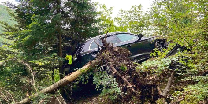 Herbetswil SO: Auto kommt bei Selbstunfall in Tobel zum Stillstand. Unfall Herbetswil