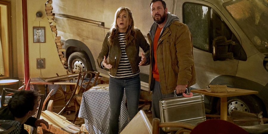 Jennifer Aniston als Audrey Spitz und Adam Sandler als Nick Spitz in einer Szene des Films «Murder Mystery 2».