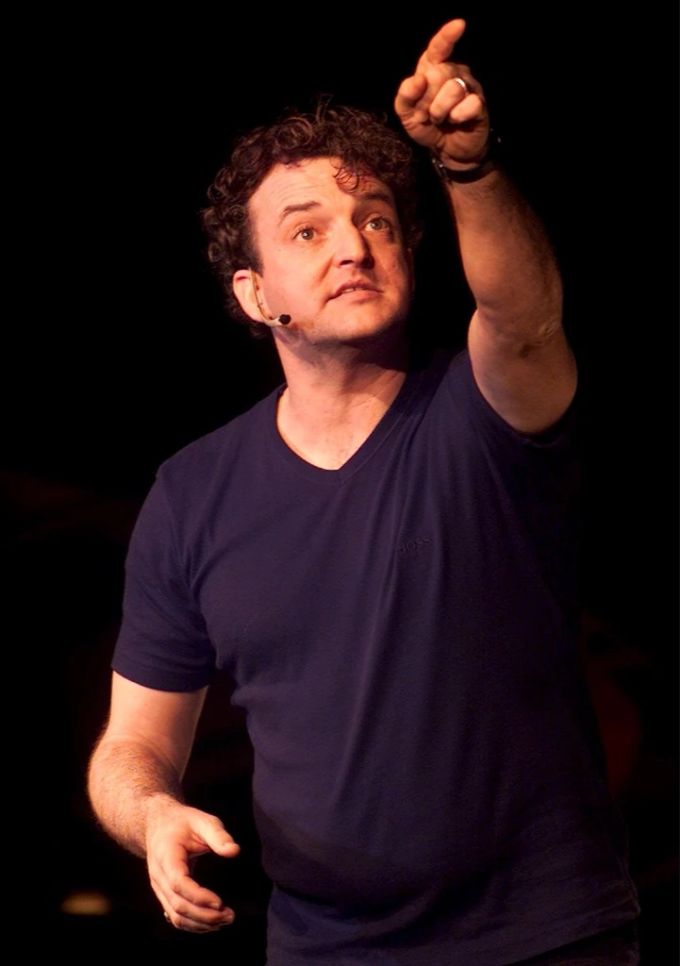 Komiker Marco Rima während seinem ersten abendfüllenden Stand-Up-Comedy-Programm «Solo on Tour» im Stadttheater in Olten, aufgenommen am 29. Januar 2002. (Archivbild) Marco Rima Komiker