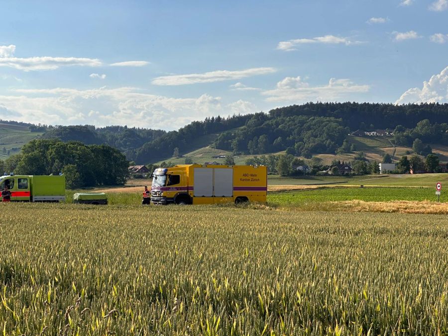 Wegen des Vorfalls ist die Feuerwehr im Einsatz.